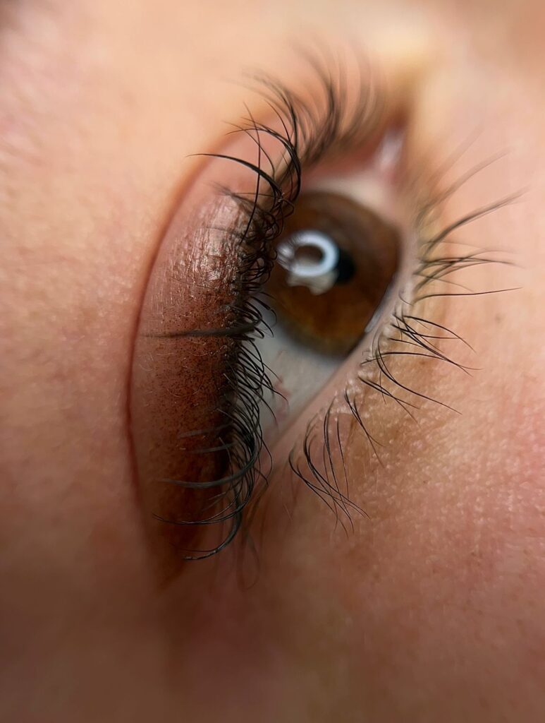 Soft eyeliner result with natural lash line enhancement